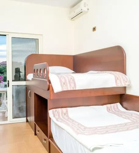 Twin Tragjas * Vlorë