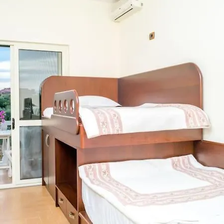 Twin Tragjas * Vlorë